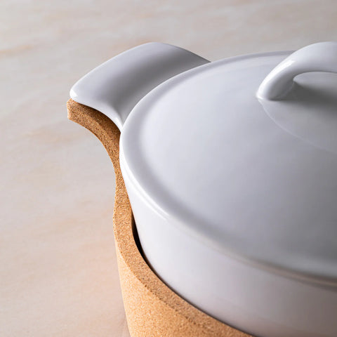 Casafina Ensemble Gift Oval Covered Casserole with Cork Tray 1.93l