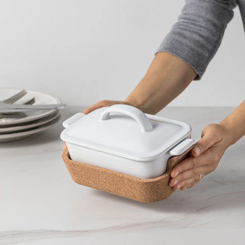 Casafina Ensemble Gift Rectangular Covered Casserole with Cork Tray 870ml