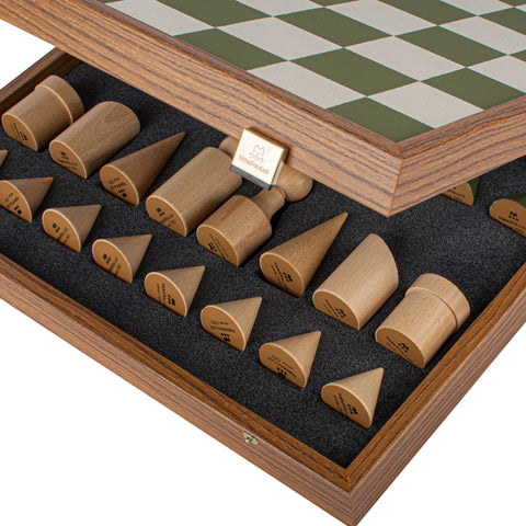 Manopoulos - Bauhaus Style Green & White Chess Set - 40x40cm with 8.5cm King Chessmen